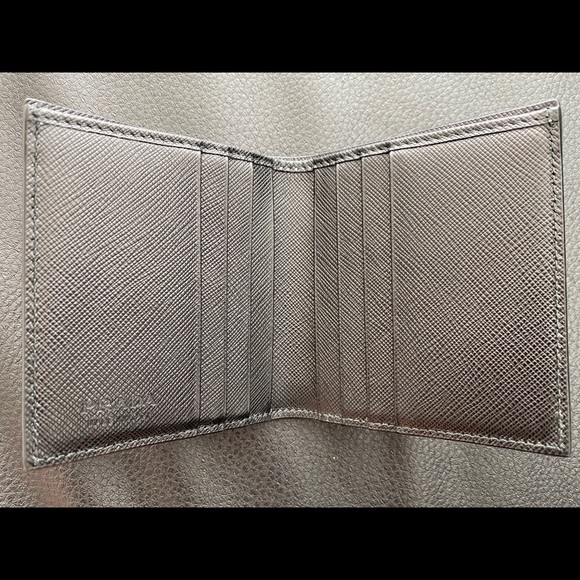 Prada bifold wallet - Picture 3 of 3
